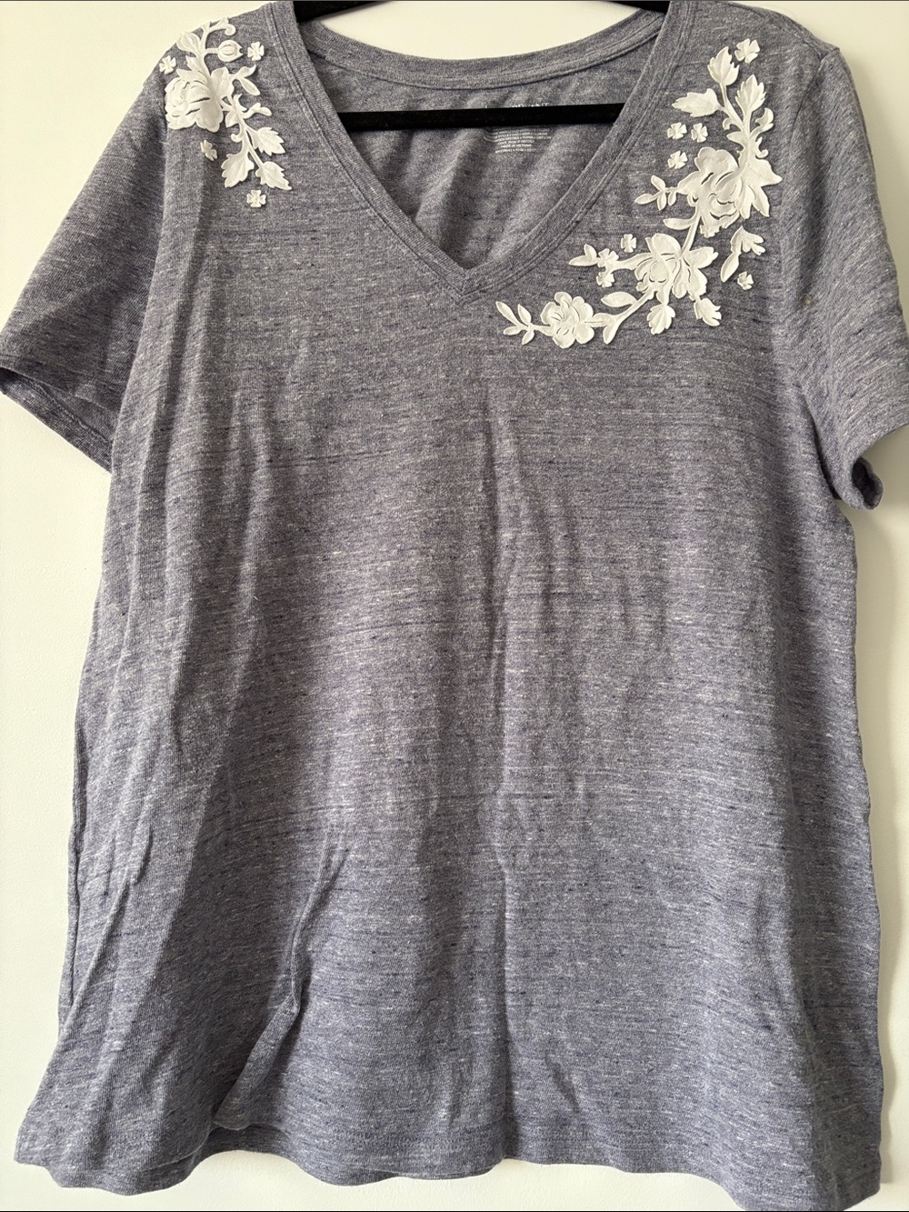 Lane Bryant Heather Gray V-Neck Tee with White Floral Appliqué